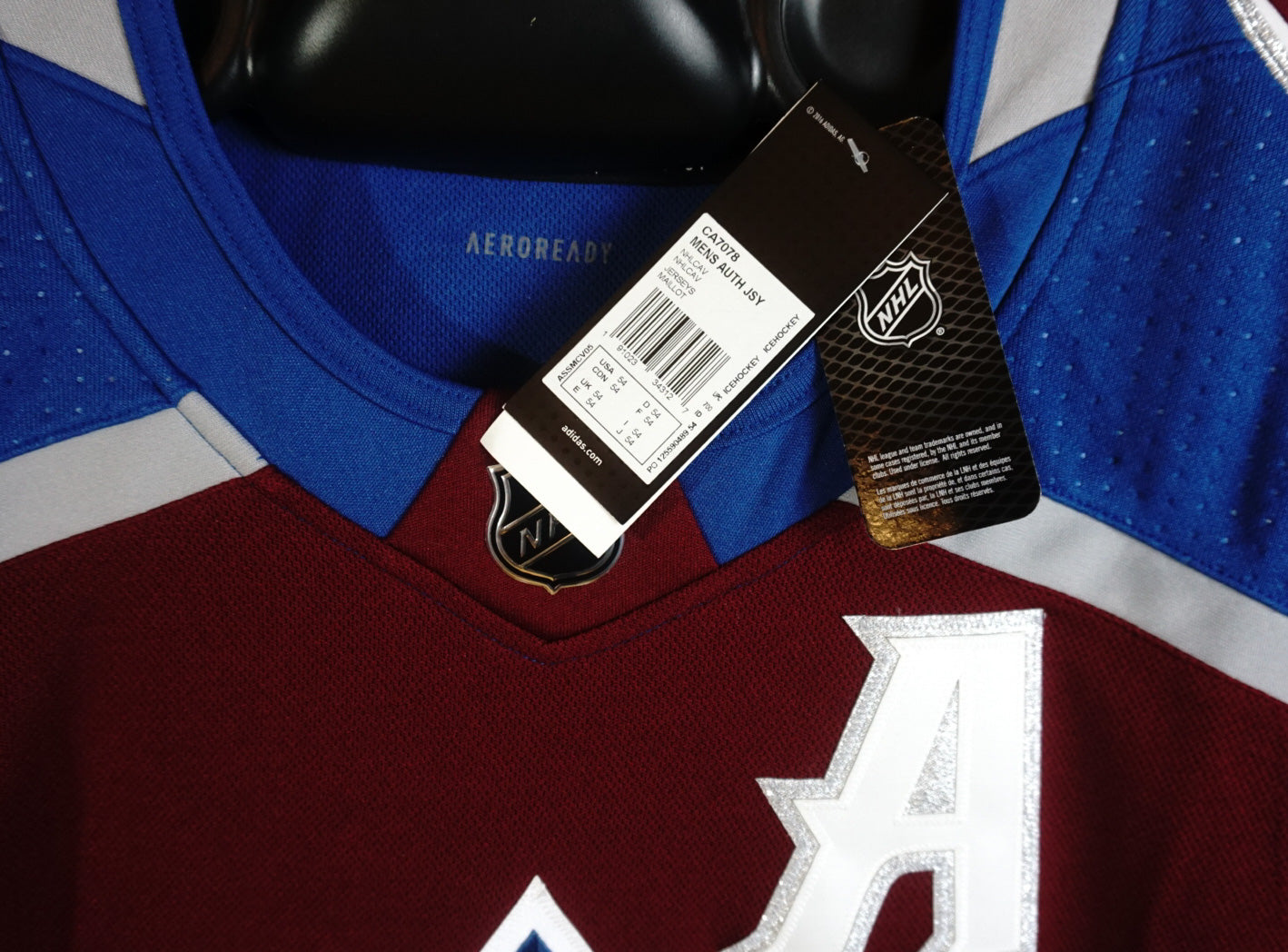 Signed Colorado Avalanche Hockey Jersey | #29 Nathan MacKinnon